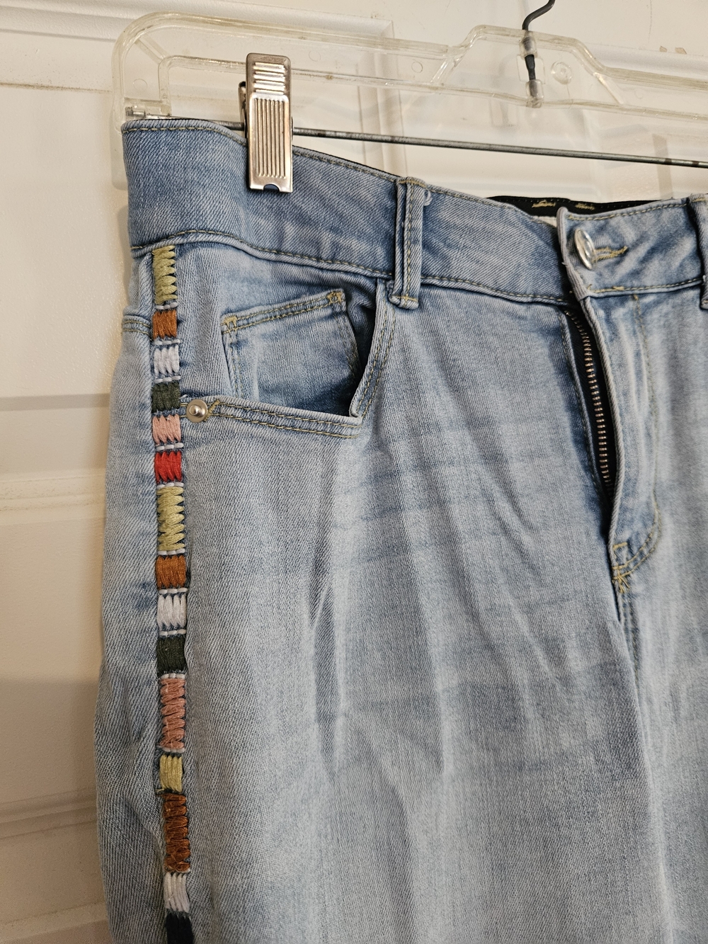 Light Wash Jeans Embroidery